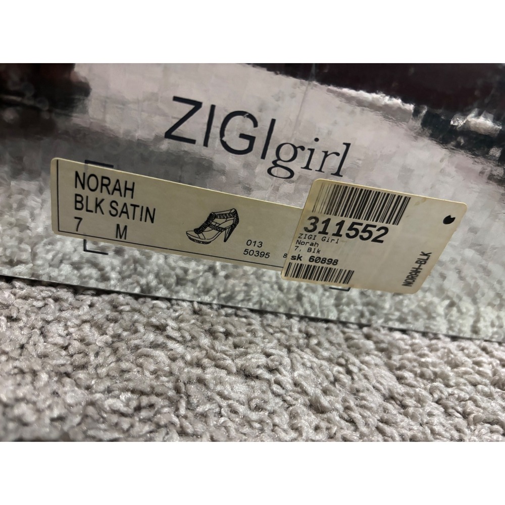 ZIGI girl Norah Black Satin Studded Platform Sandals Front Zip Heels Size 7 M - Picture 6 of 8